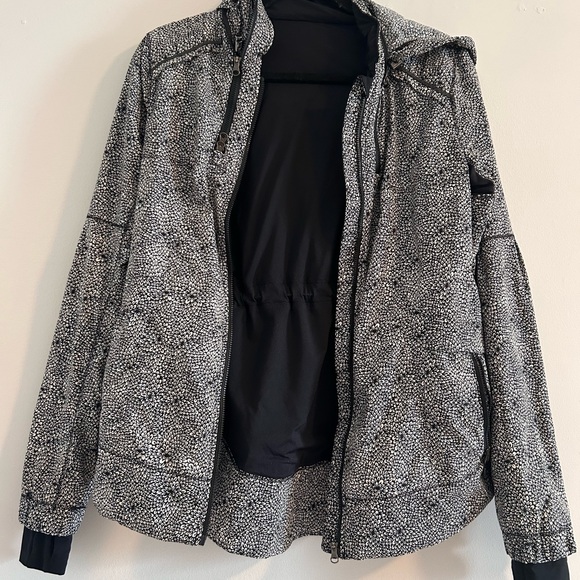 Lululemon Black and White Patterned Wind Breaker lined Jacket - Picture 1 of 10